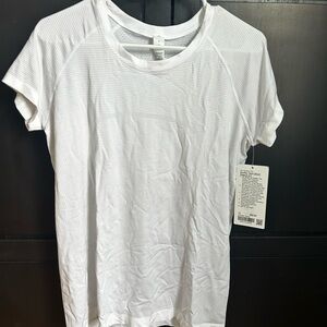 Lululemon Athletica White Short Sleeve Tee